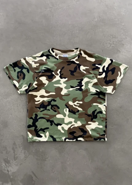 AKIMBO “CHAIN-PEEKER” LIGHT-WEIGHT TEE - WOODLAND CAMO