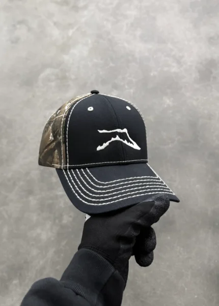 AKIMBO CONTRAST STITCH RANGE CAP - BLACK / REALTREE® AP