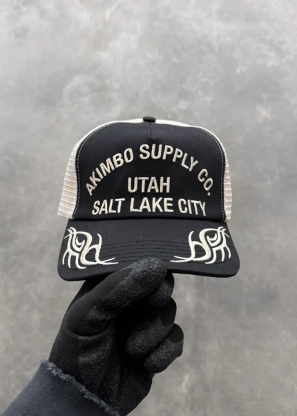 AKIMBO TRUCKER CAP - BLACK / OFF-WHITE