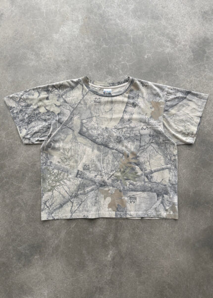 AKIMBO "CHAIN-PEEKER" LIGHT-WEIGHT TEE - REALTREE® CAMO
